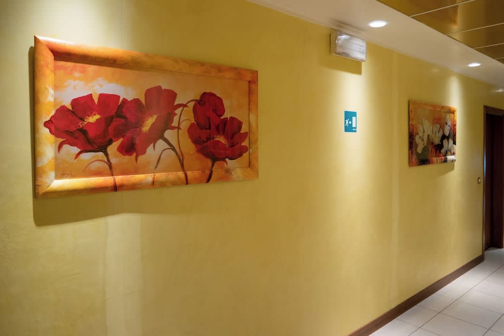 Albergo Nuova Aurora - FREE PARKING & BREAKFAST 2