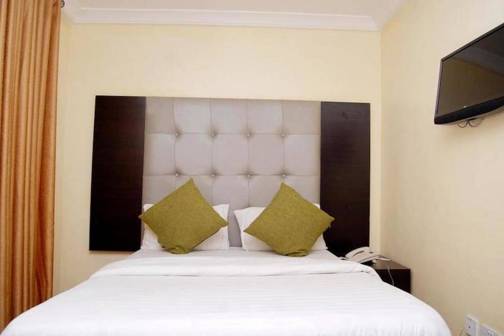 West 11 Luxury 1