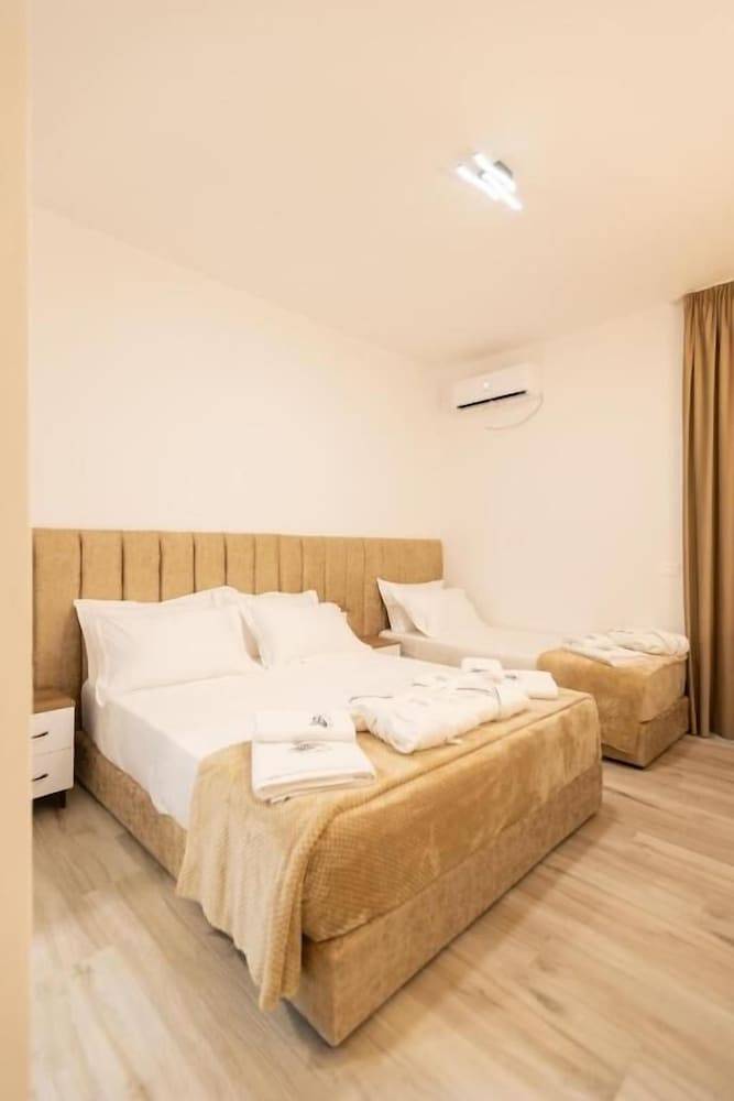 Zani's Villa 2