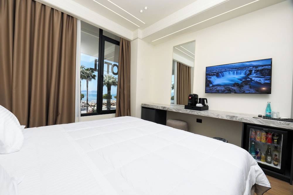 Hotel Adore 2