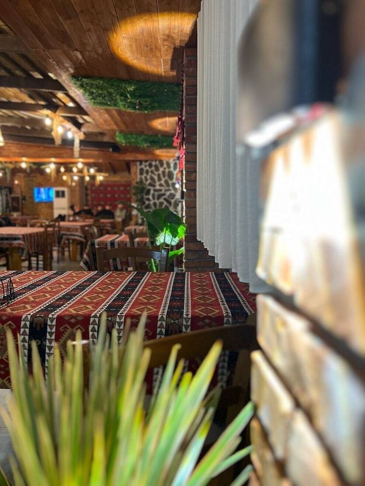 TE BUJTINA HOTEL- Cozy Stay with Traditional Breakfast Near Beach 1