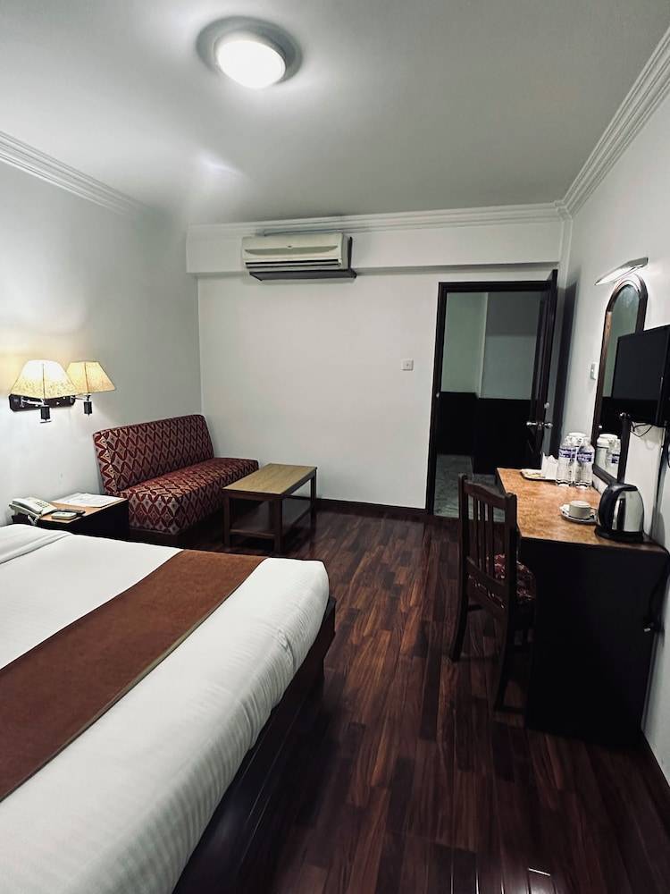 Fuji Hotel 1