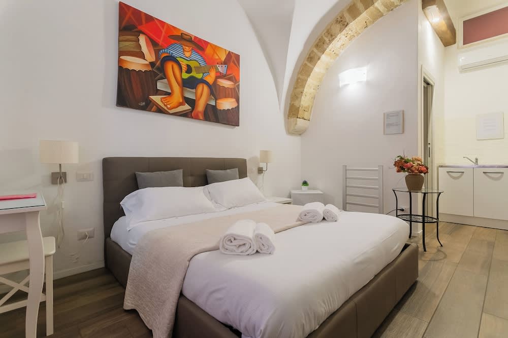 Bari Red Rooms by Wonderful Italy 1