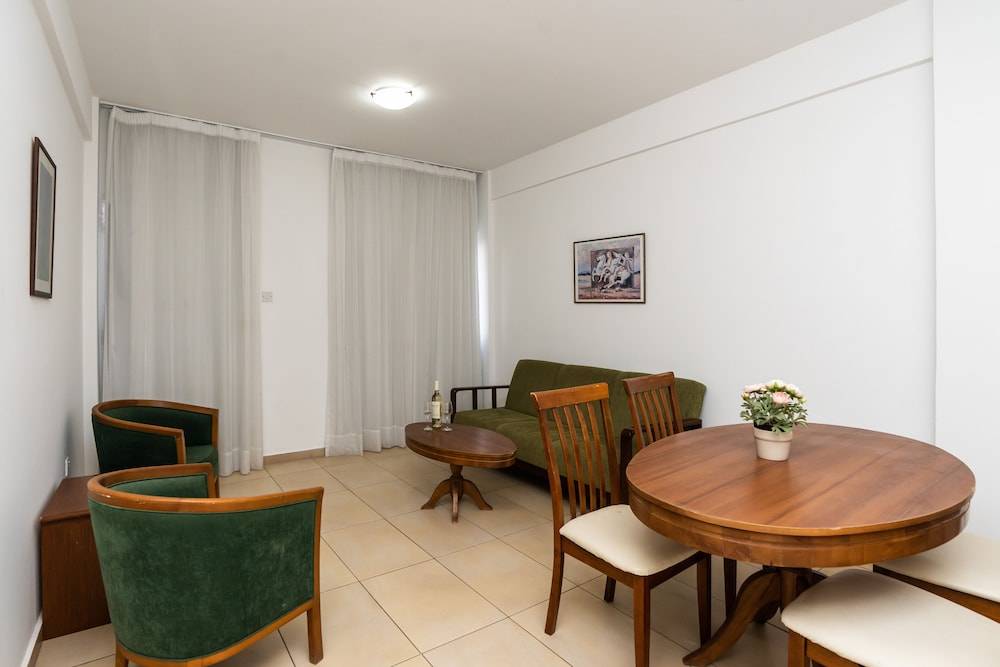 Flora Hotel Apartments 1