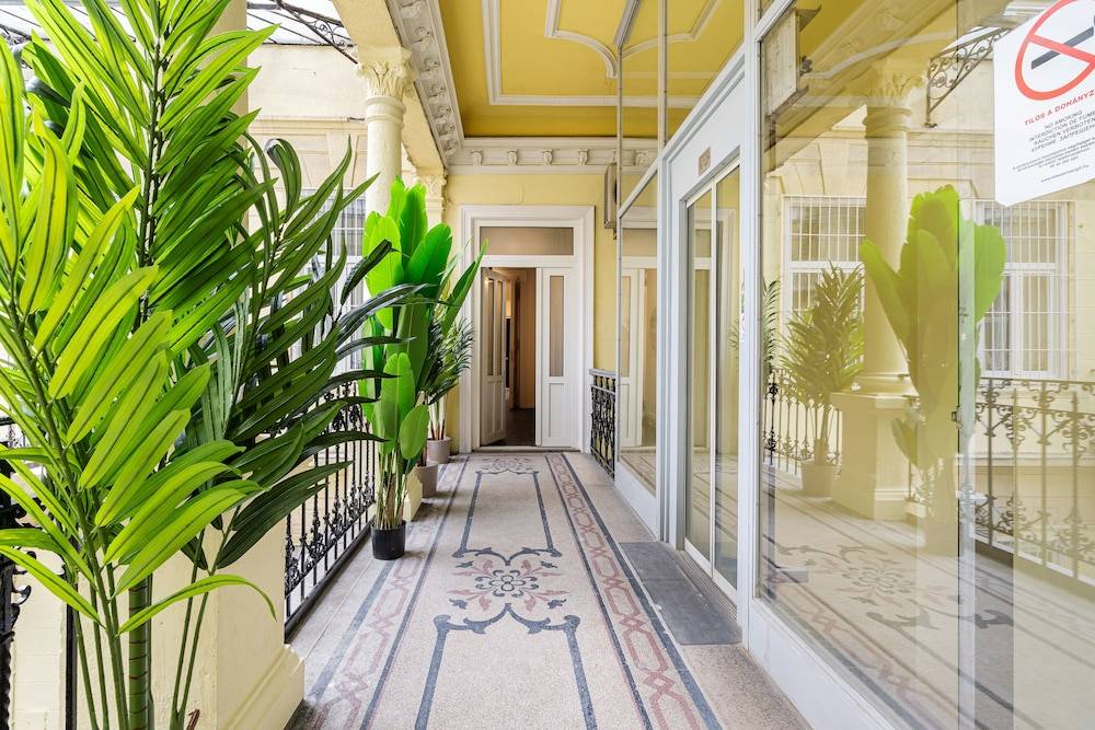 Oasis Luxe Boutique Suites by BQA 2