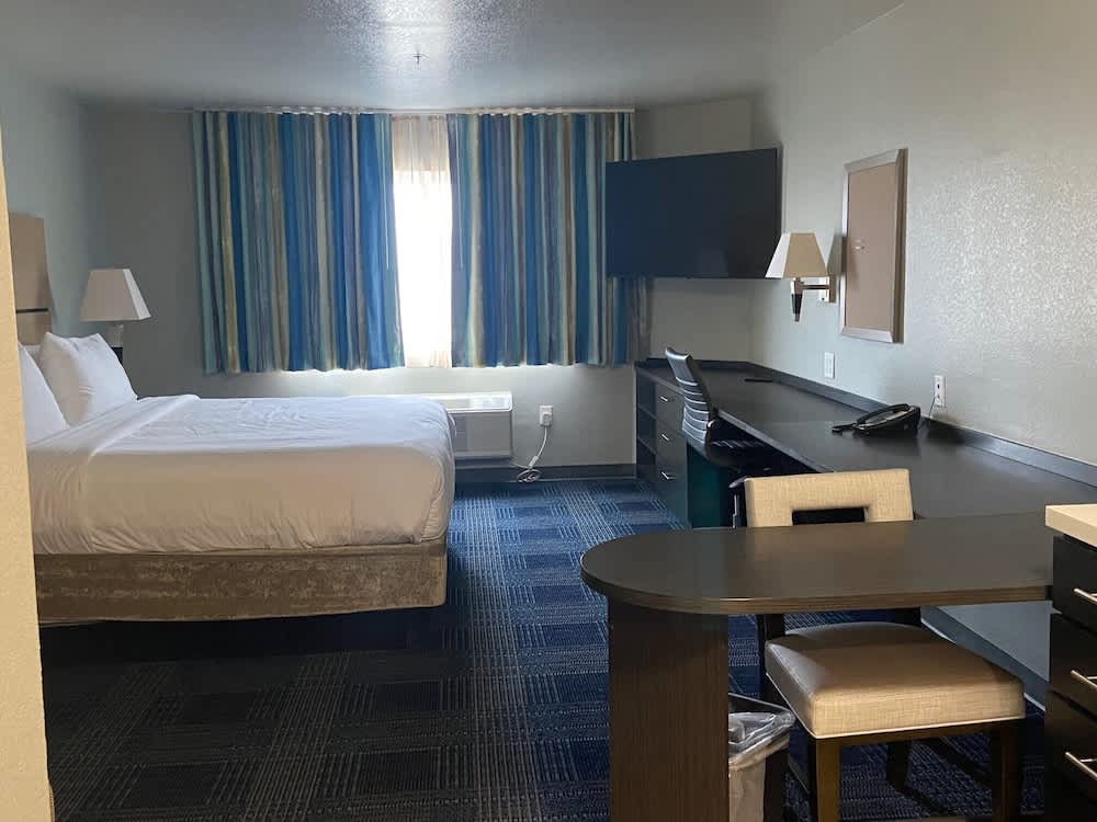 Extended Studio Hotel Ontario 1