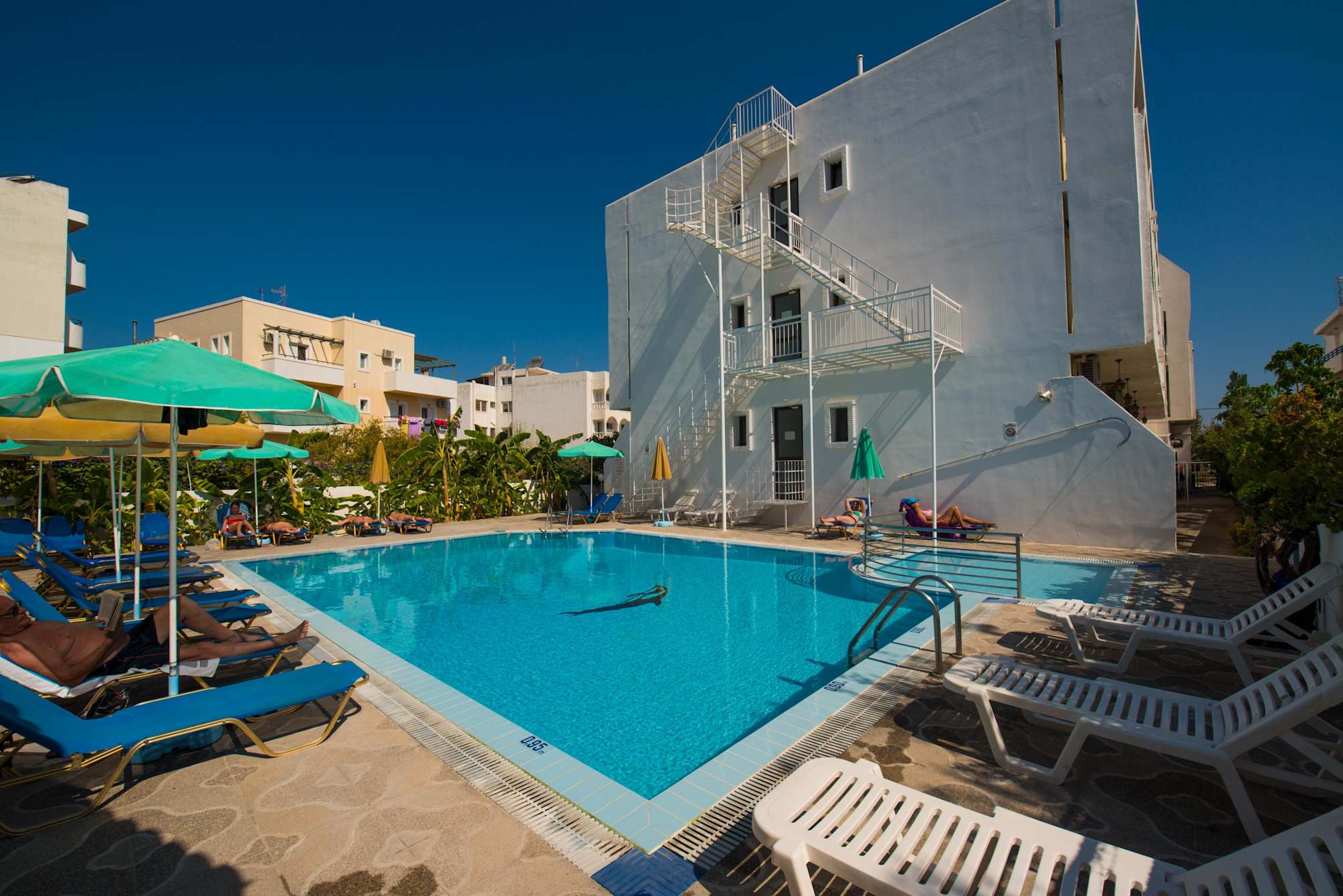 International Hotel 1
