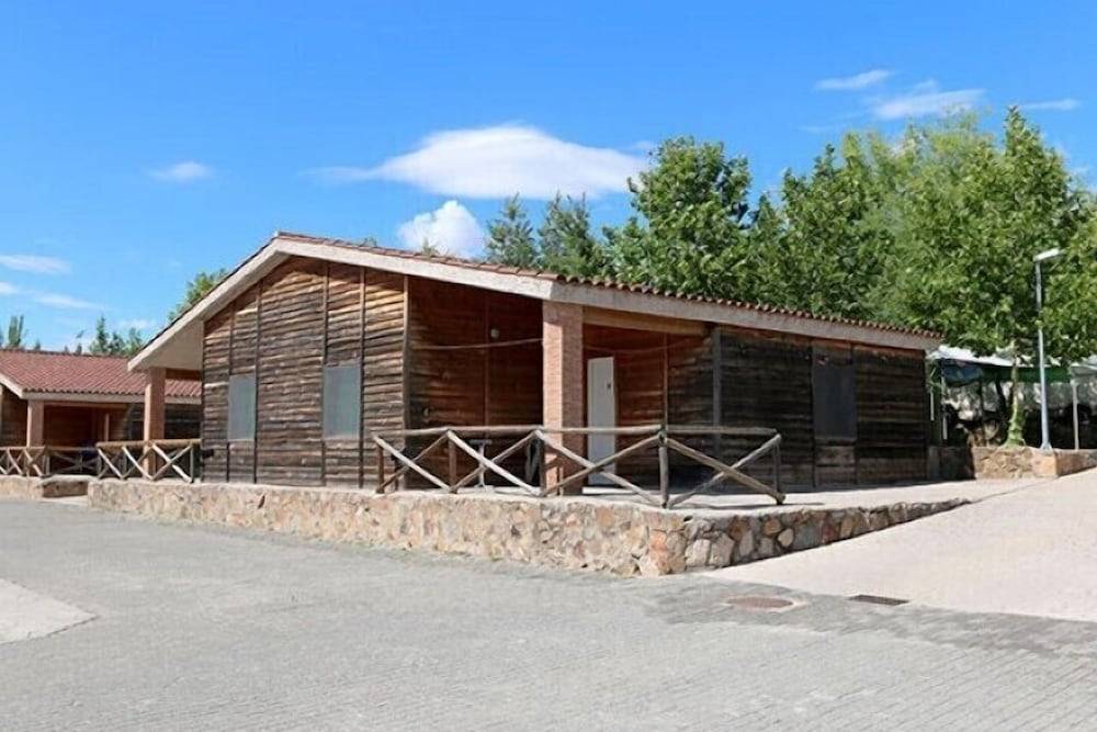 Hostal - Bungalows Camping Cáceres 1
