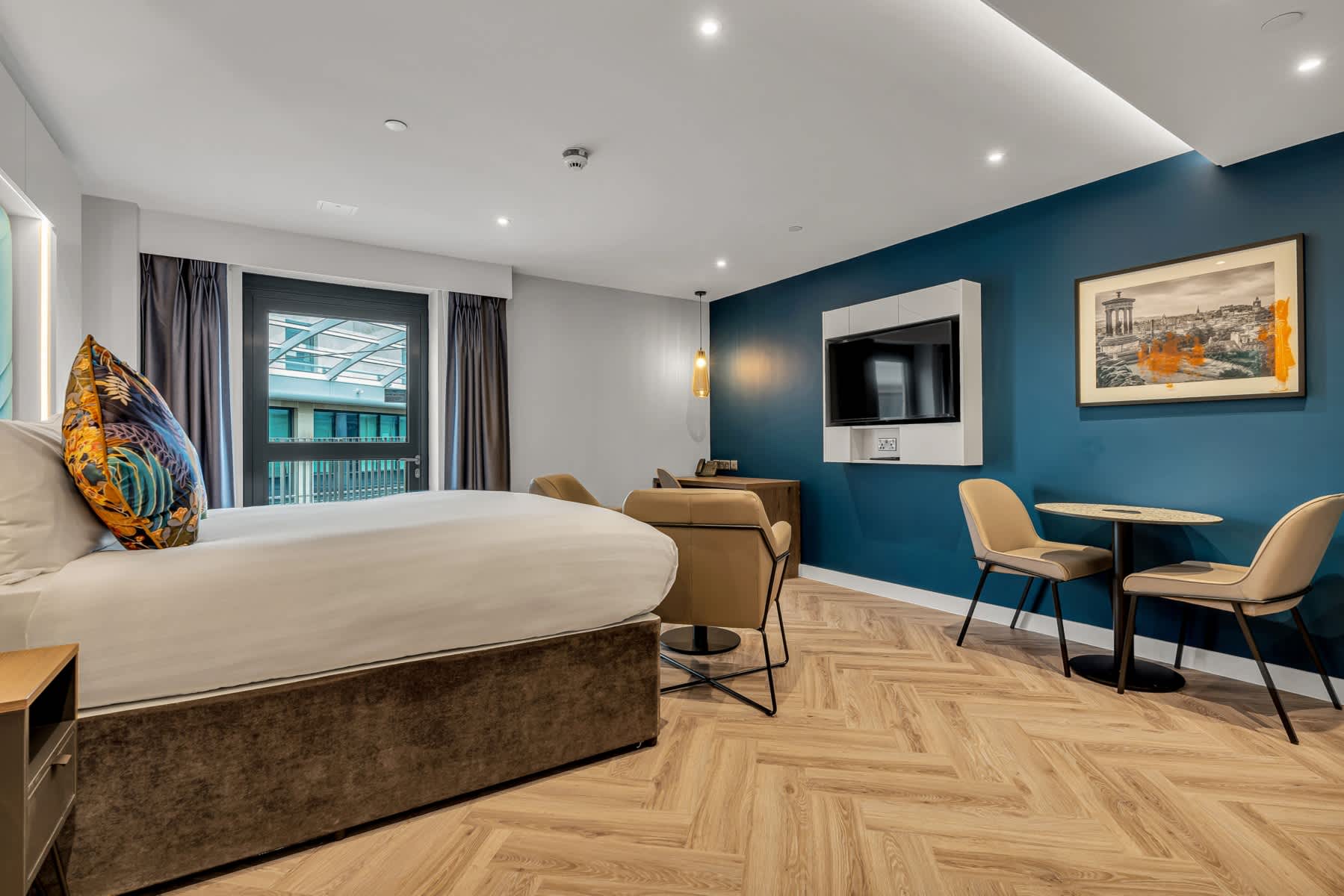 Roomzzz Edinburgh 1