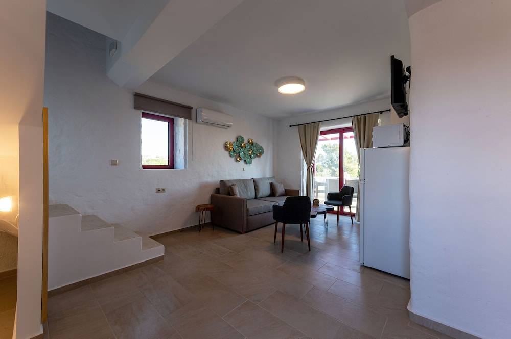 Abeloessa Methonian Hospitality 2