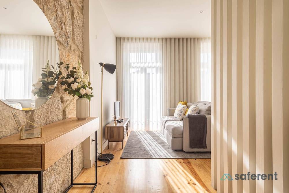 Bonja1 Light-filled Apartment w/ Balcony +AC 1