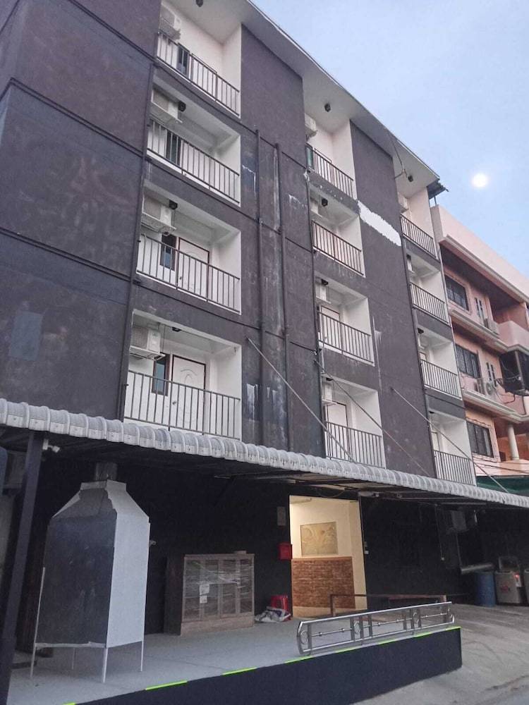 OYO 75577 Palace Hostel 1