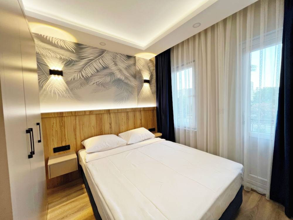 Kemer Sunrise Suit 1