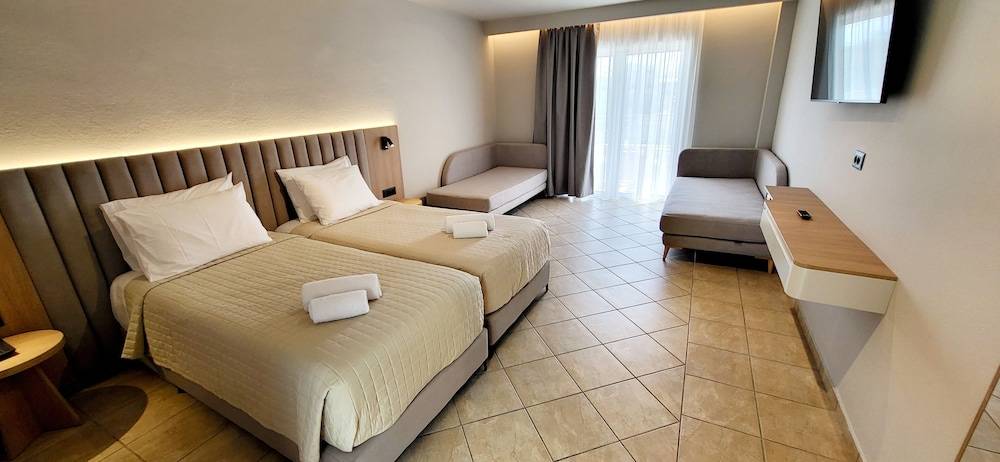THINALOS HOTEL 2