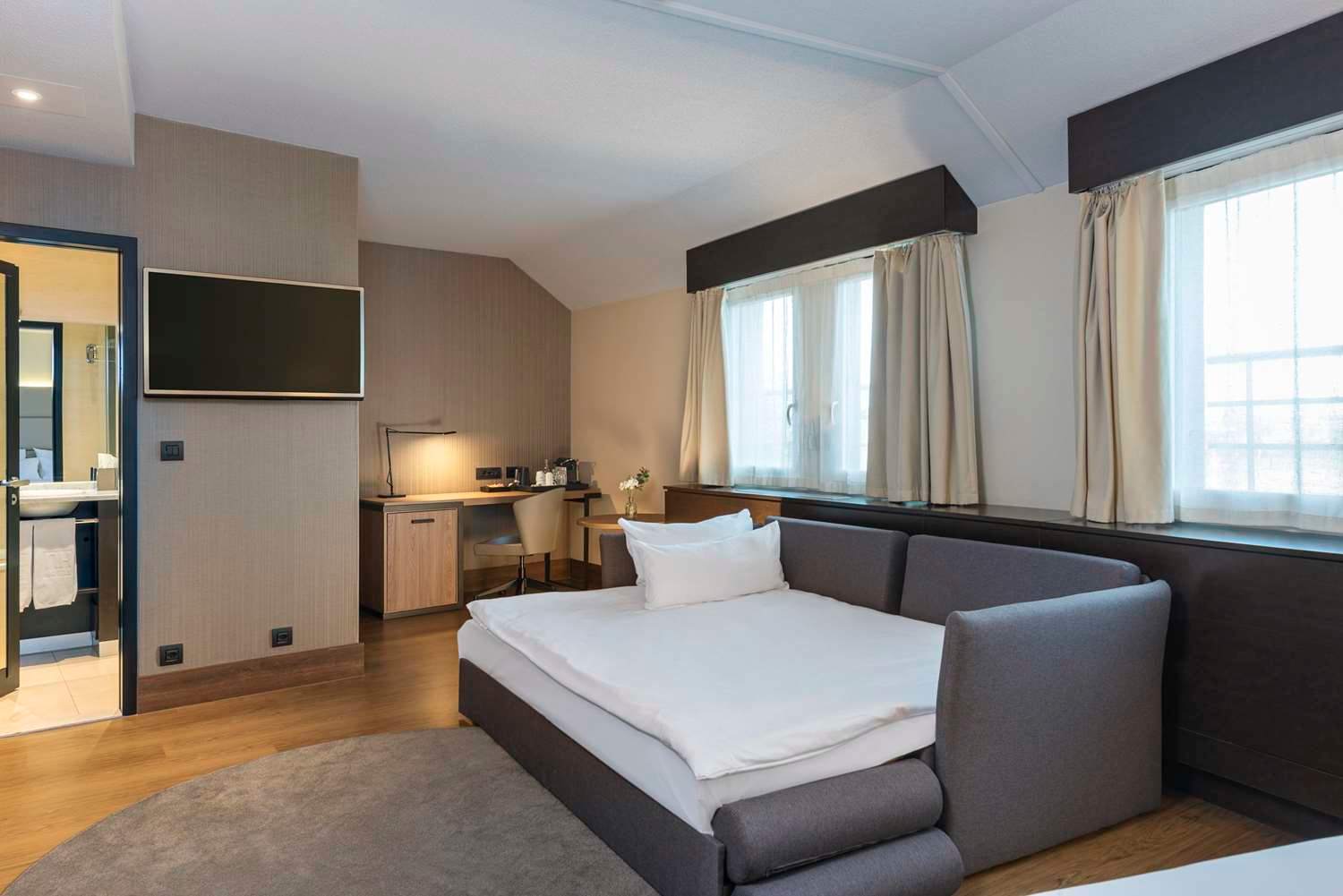 NH Geneva Airport Hotel 2