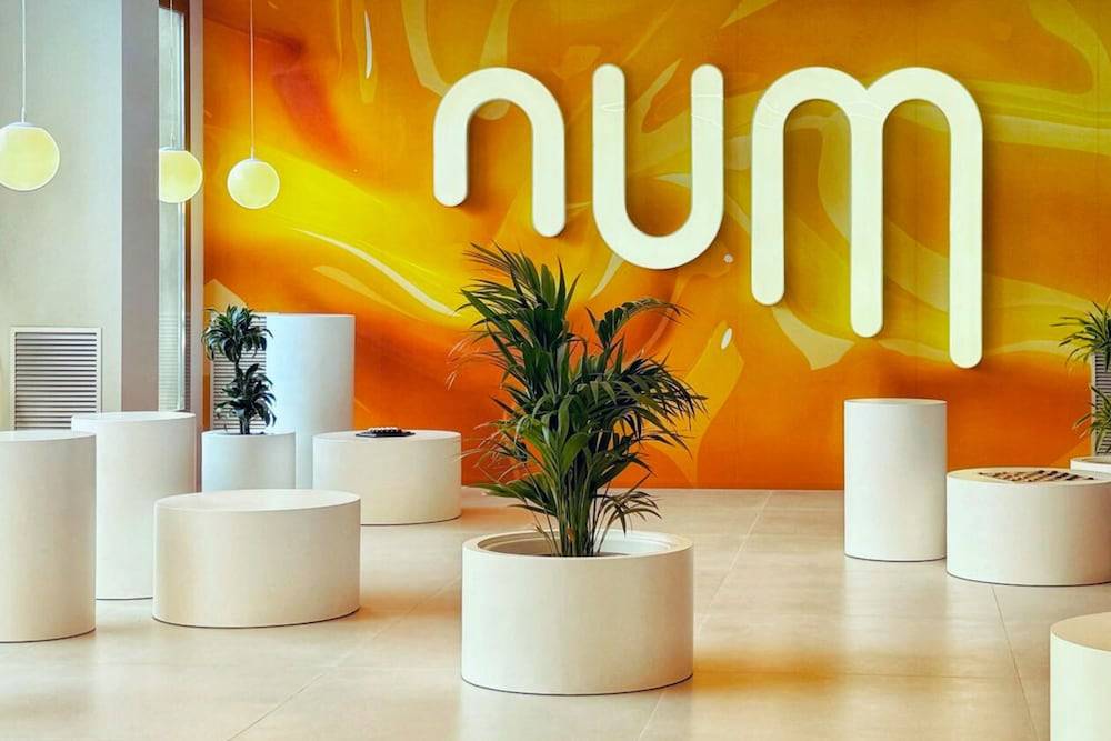 Num Hotel 2