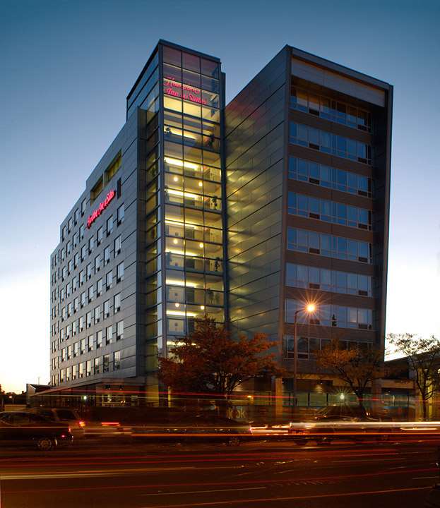 Hampton Inn & Suites Boston Crosstown Center 2