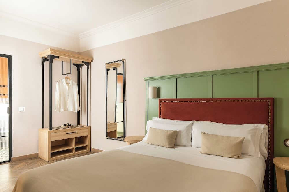 Honest Sevilla Hotel 1
