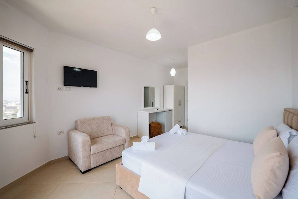 Sunshine Hotel 2