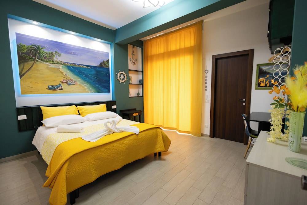 PalerMonAmour Art Gallery Suite 1