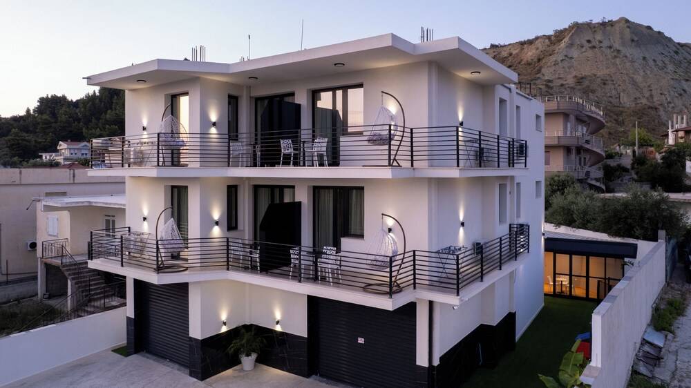 Zani's Villa 1