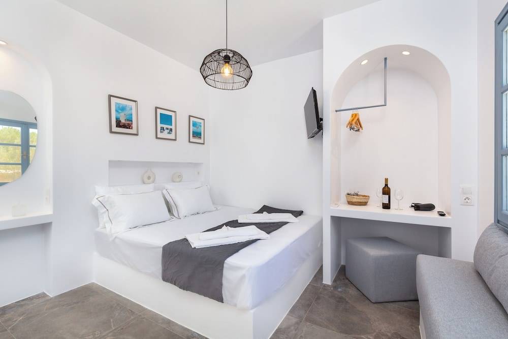 Aitheras Luxury Suites 1