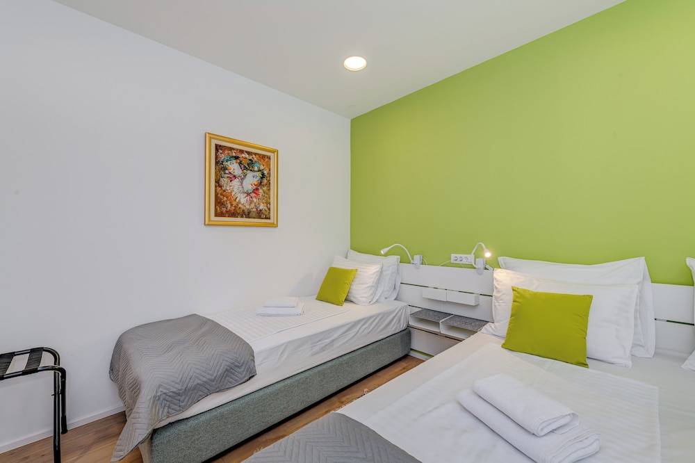 Pomak Luxury Rooms 2
