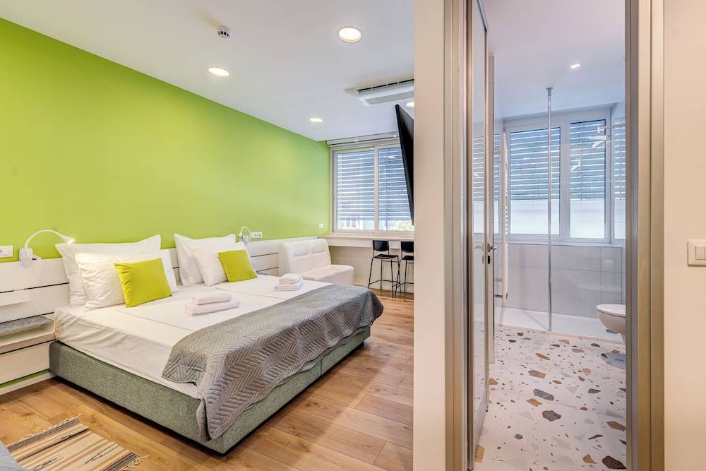 Pomak Luxury Rooms 1