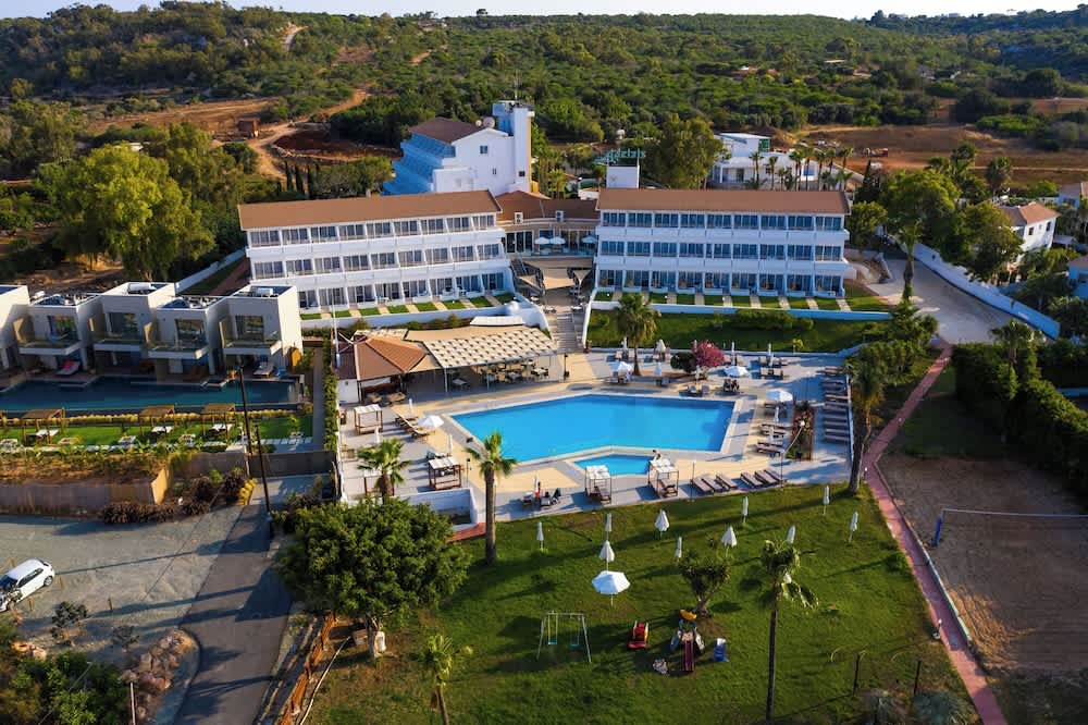 Adelais Bay Hotel 1