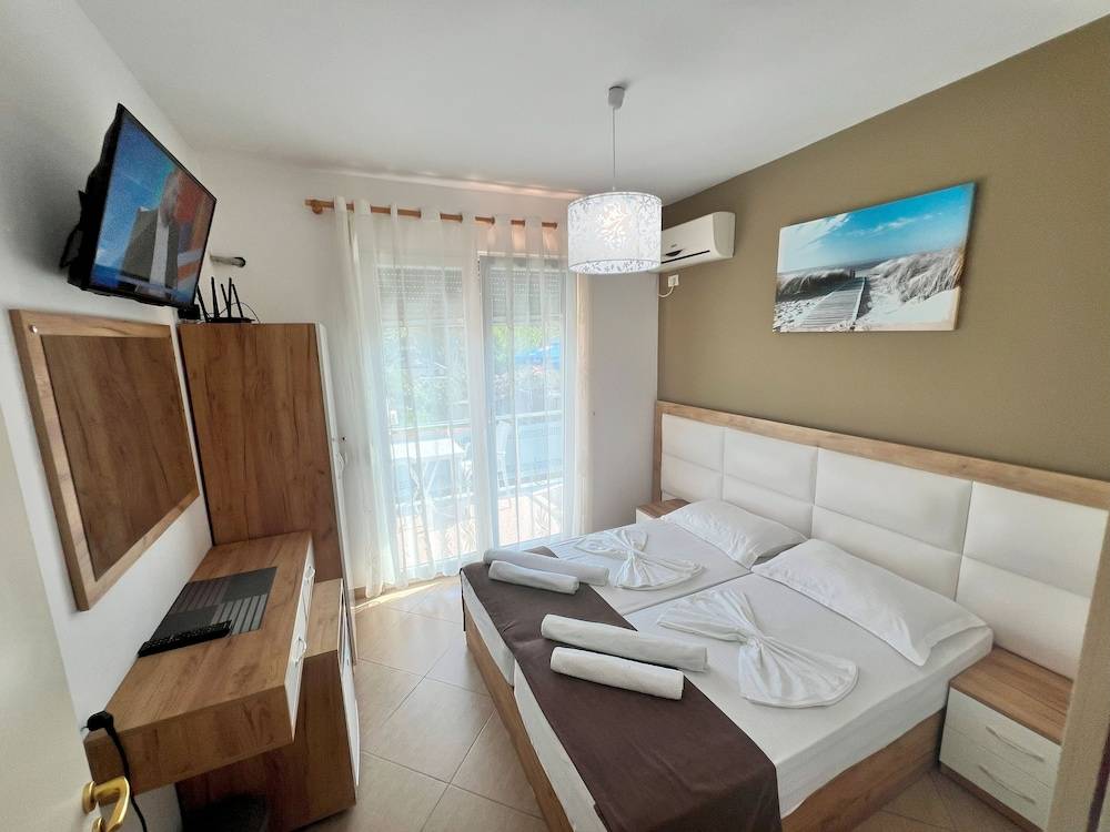 Brian Hotel 1