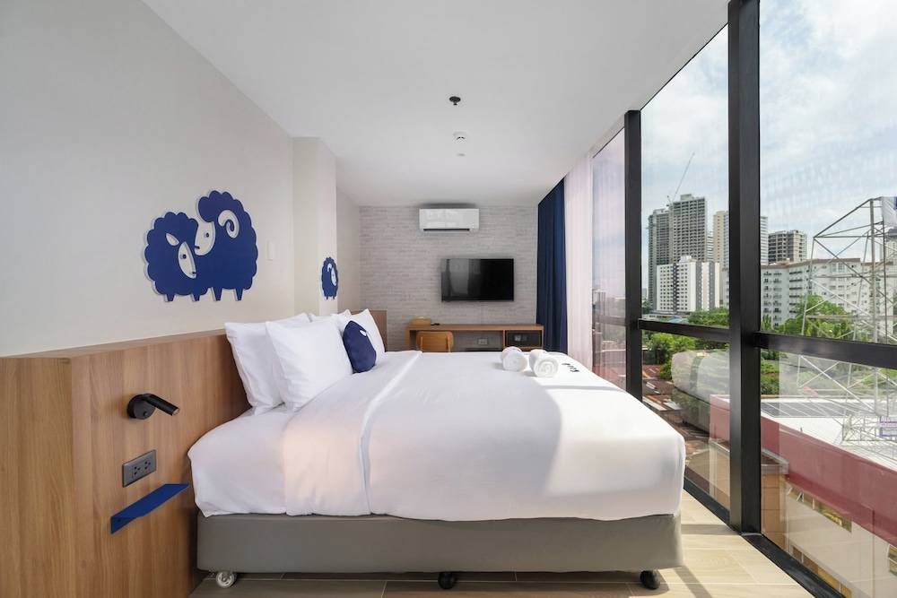 Kokotel Cebu Adira 1