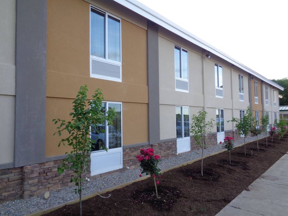 Plymouth Bay Inn and Suites 2