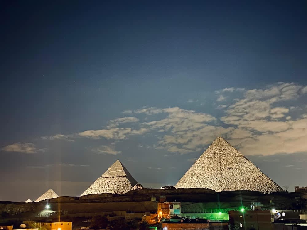 Isis pyramids view inn 1