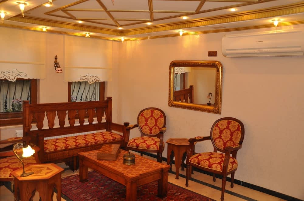 Aruna Hotel 1
