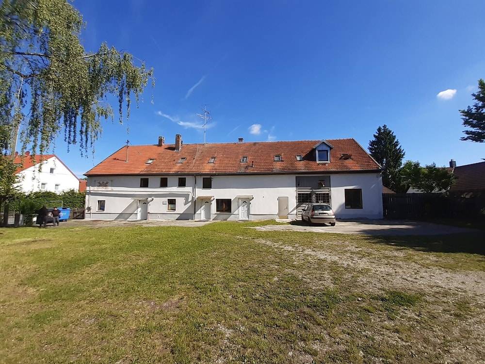 2-Rent Group Hostel Rooms&Apartments EVE168 1
