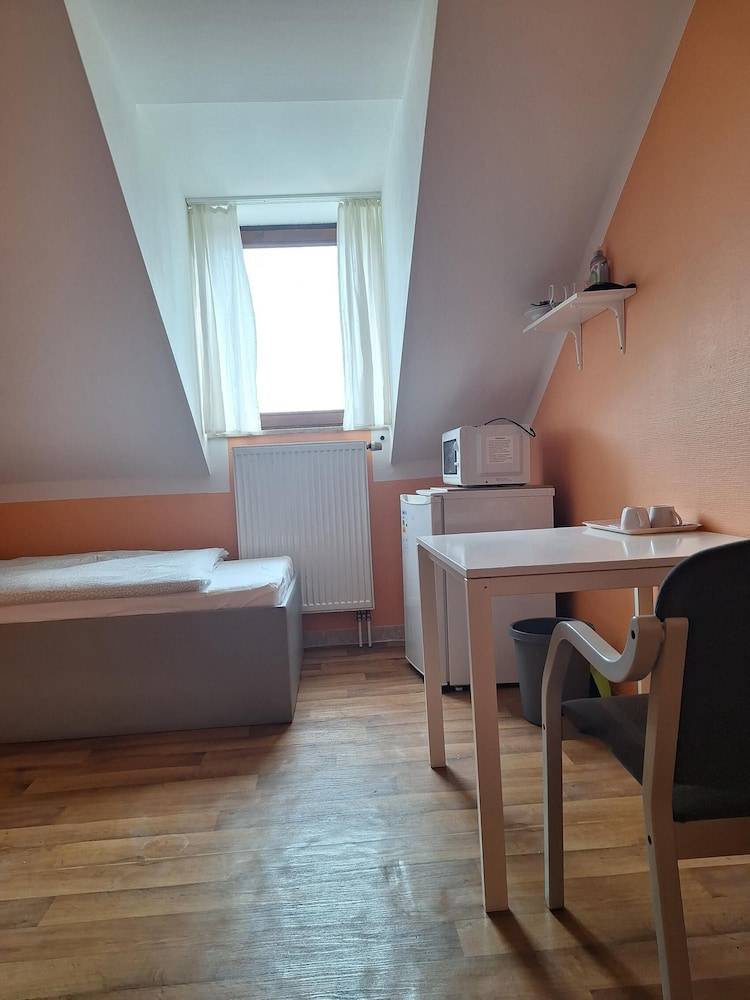 2-Rent Group Hostel Rooms AUB162 2
