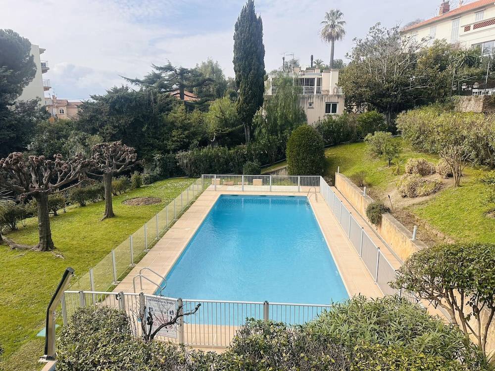 Light Modern Studio With Garden Pool- 2294 1