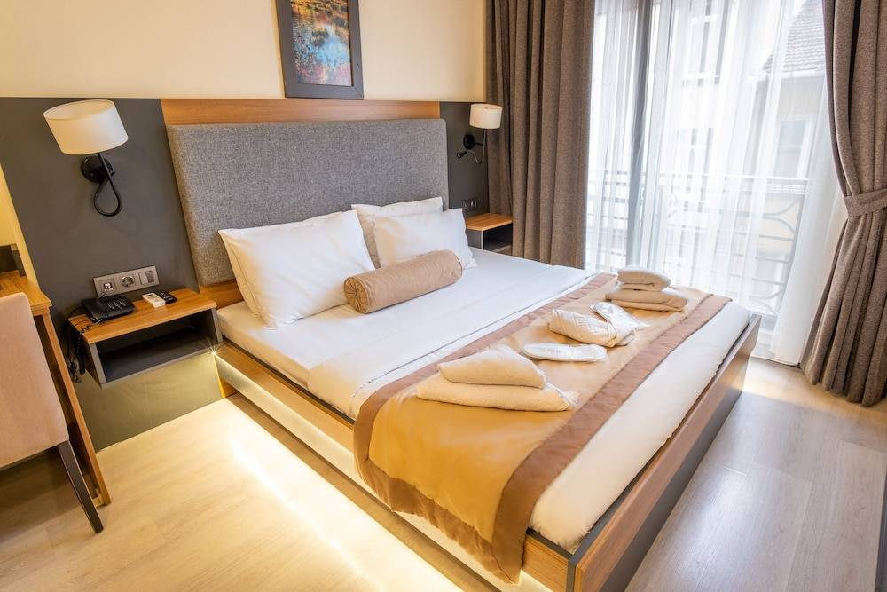 Orange Hotel & Spa 1