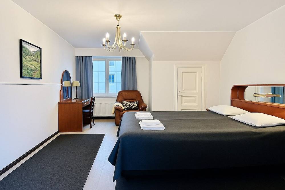 Senate Hotel 1
