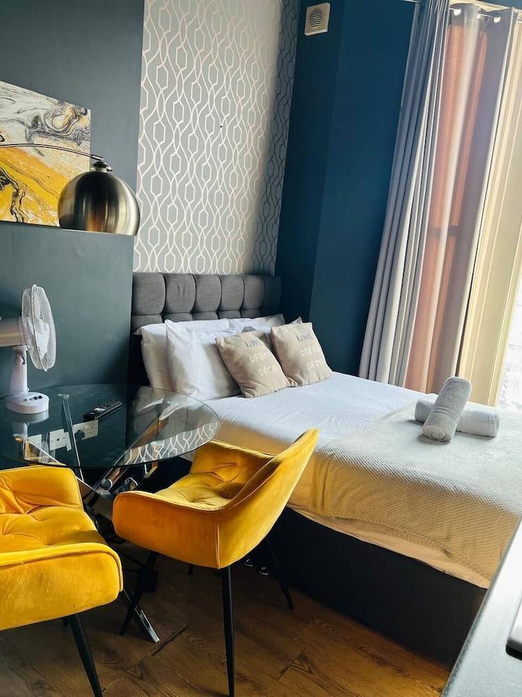 Holland Rd Studios Close to Olympia London 1