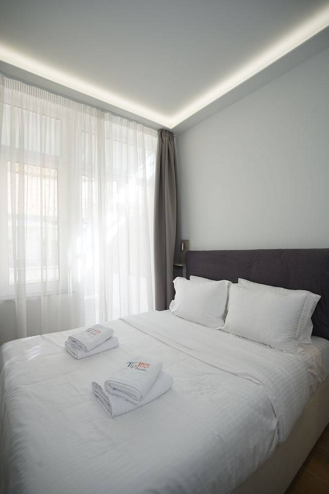TiP - ToP Suites 1
