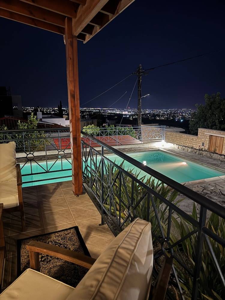 102 PAP - Stay Helios House 1