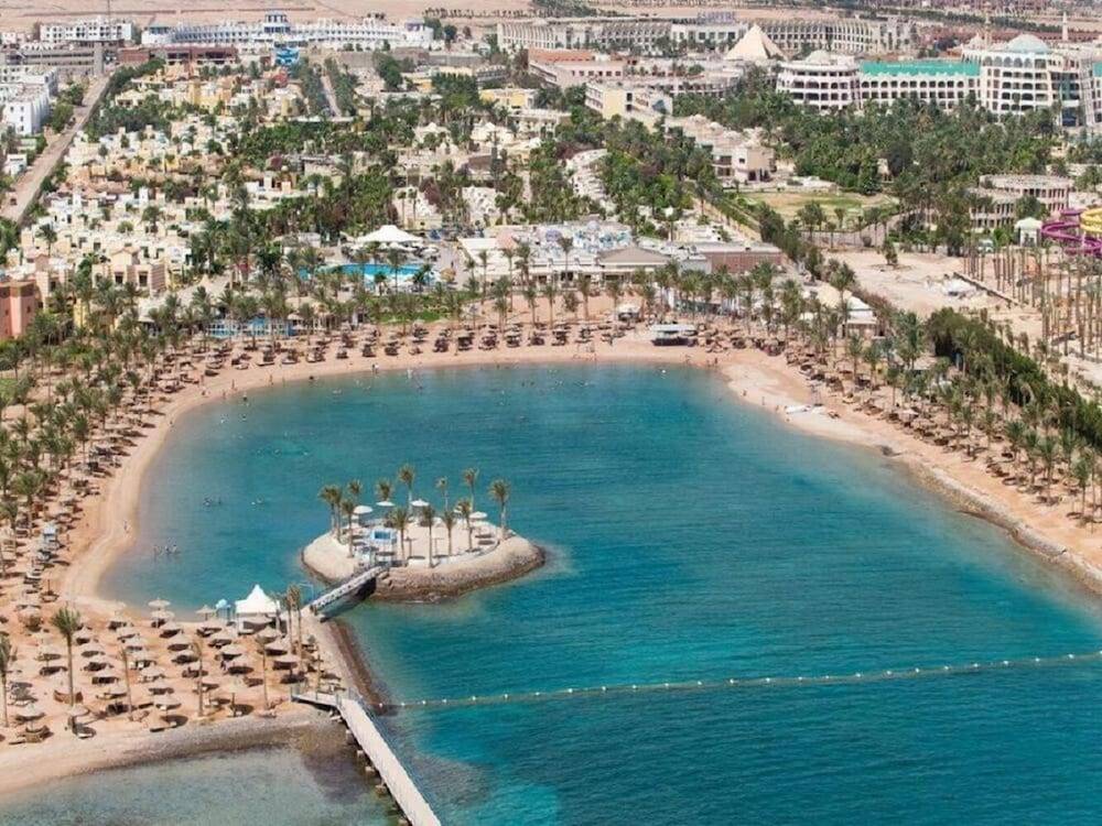 Hostgool Beach Chalets Mirage bay resort & aqua park 1
