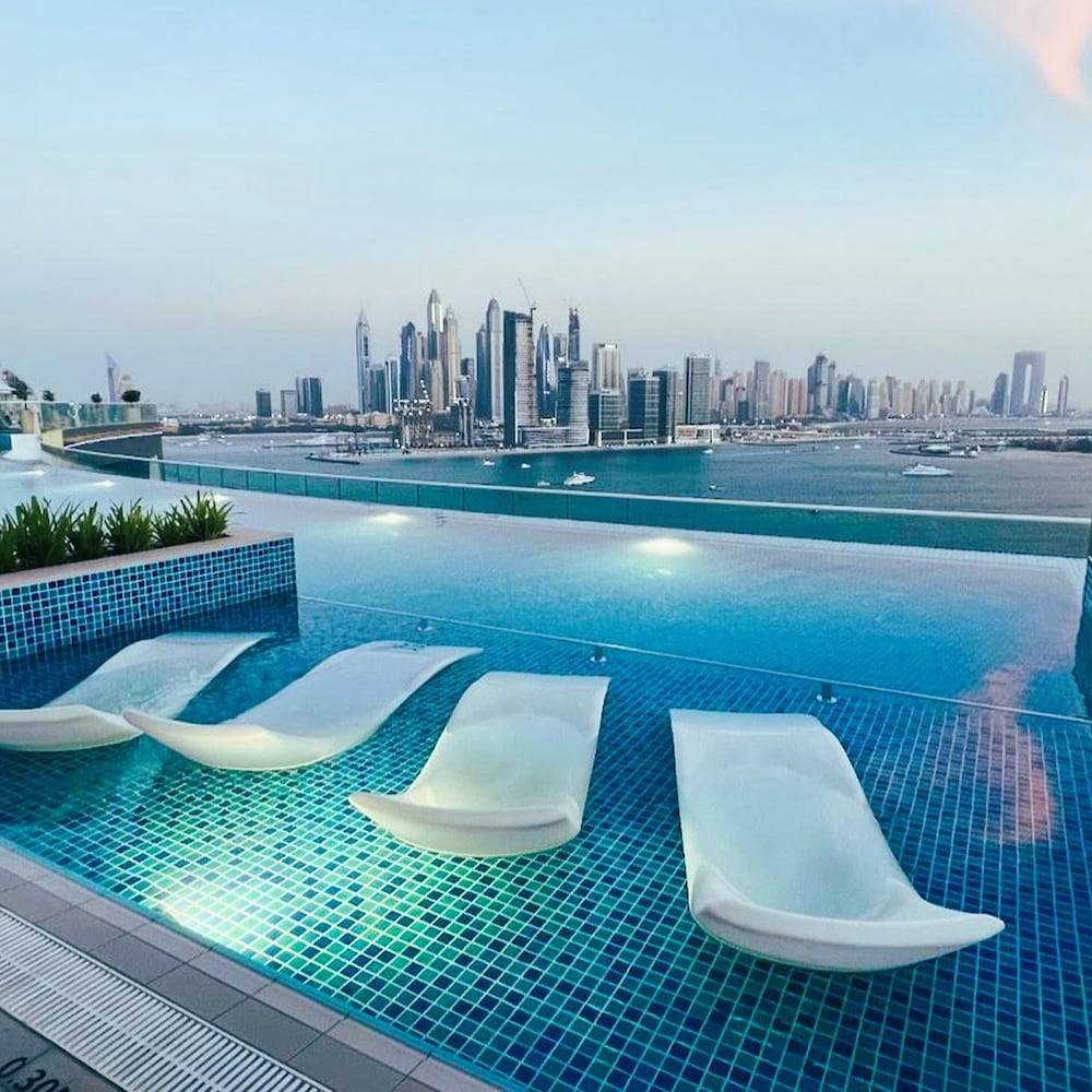 Chic Palm Studio With Infinity Pool 2