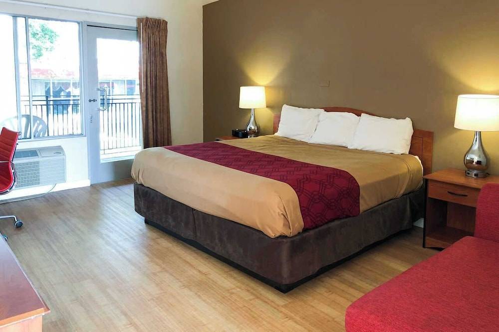 Garden Inn & Suites Oakland Airport 2