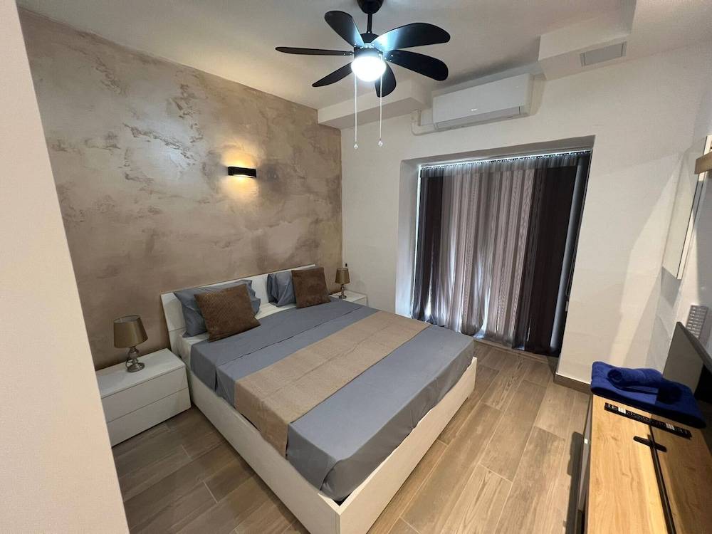 Portobello Central Suite 2