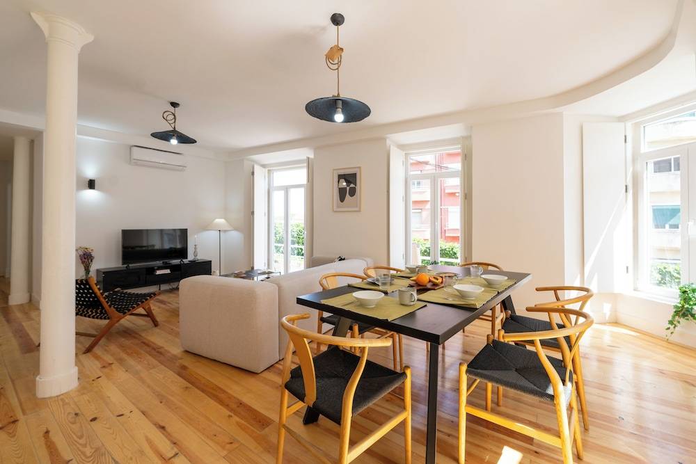 Sunny Lisbon Apartments by Soulplaces 1