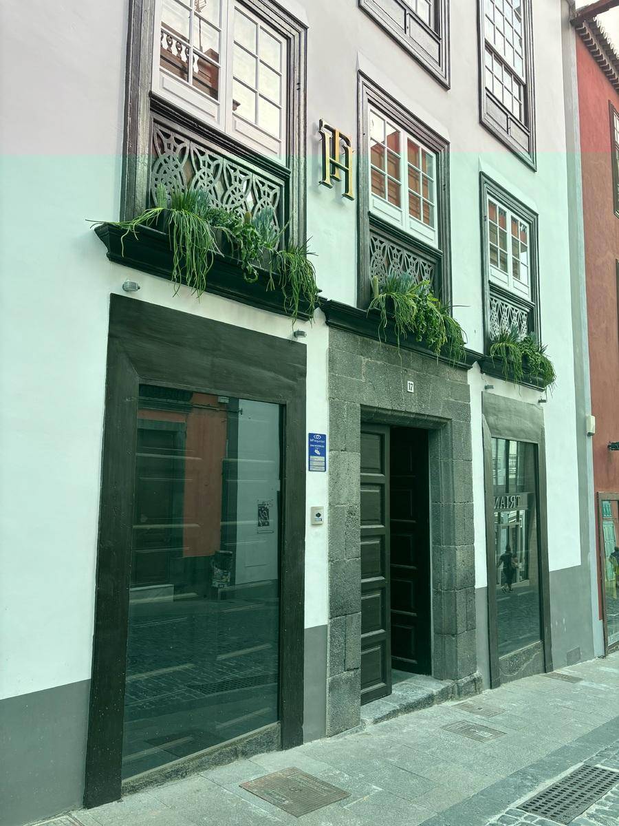 Holiday Time Calle Real 1