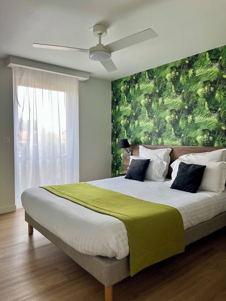 ATHOME RESIDENCE ET SPA 1