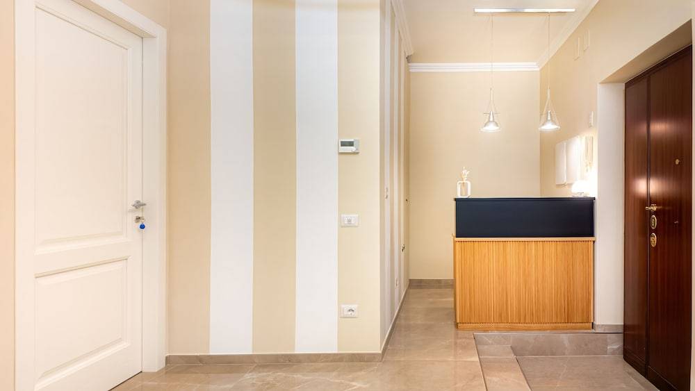 Aura Vatican Suite 2